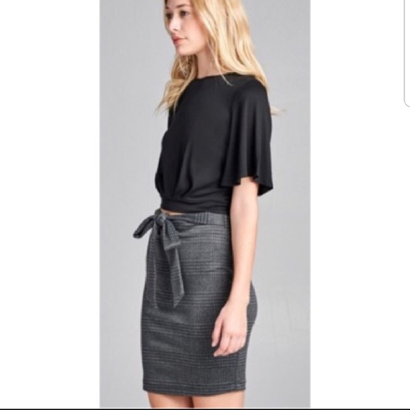 ☆HOST PICK☆ UPDATED INFO Black Crop Top - Picture 3 of 8